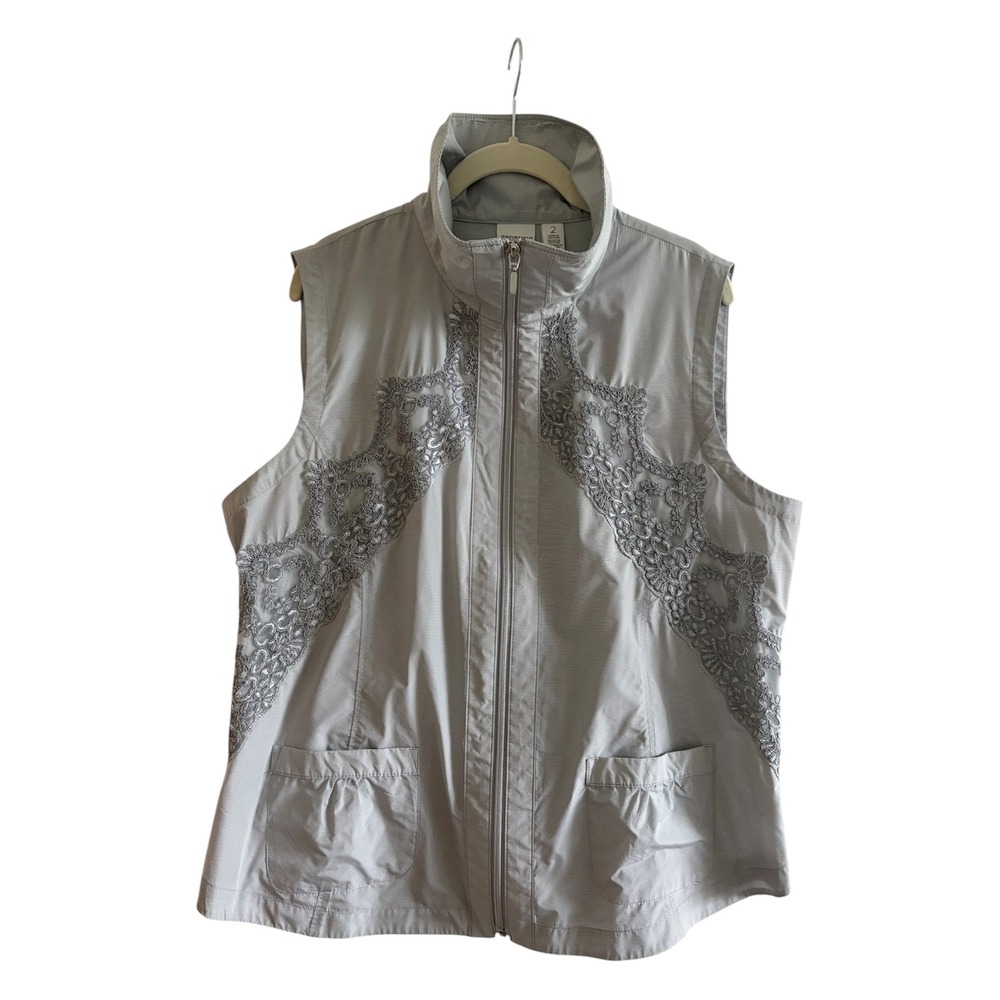 Chicos Zenergy Gray Lace Embroidered Full Zip Vest Size 2 L Boho Outdoor Walk